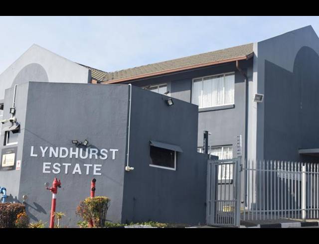 2 BEDROOM TOWNHOUSE FOR SALE IN KEW